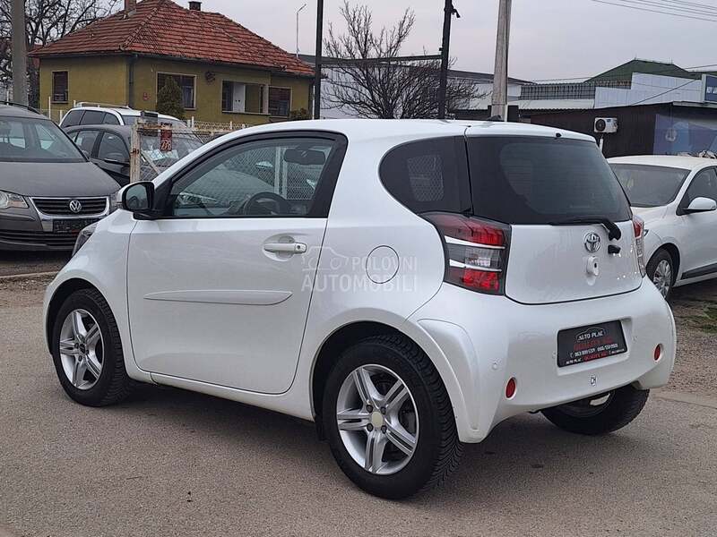 Toyota iQ 