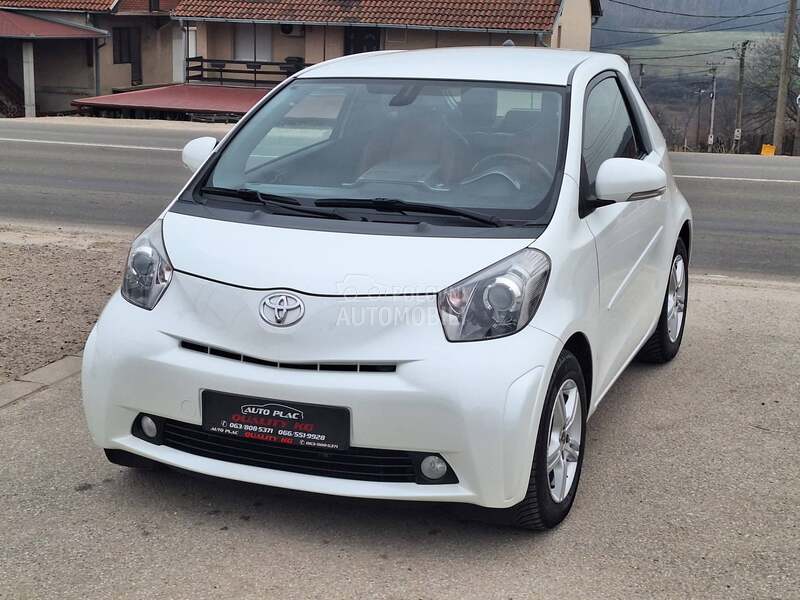 Toyota iQ 