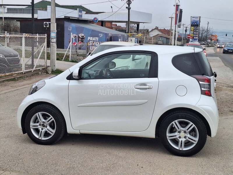 Toyota iQ 