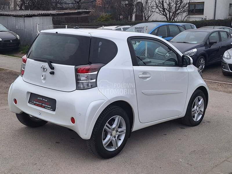 Toyota iQ 
