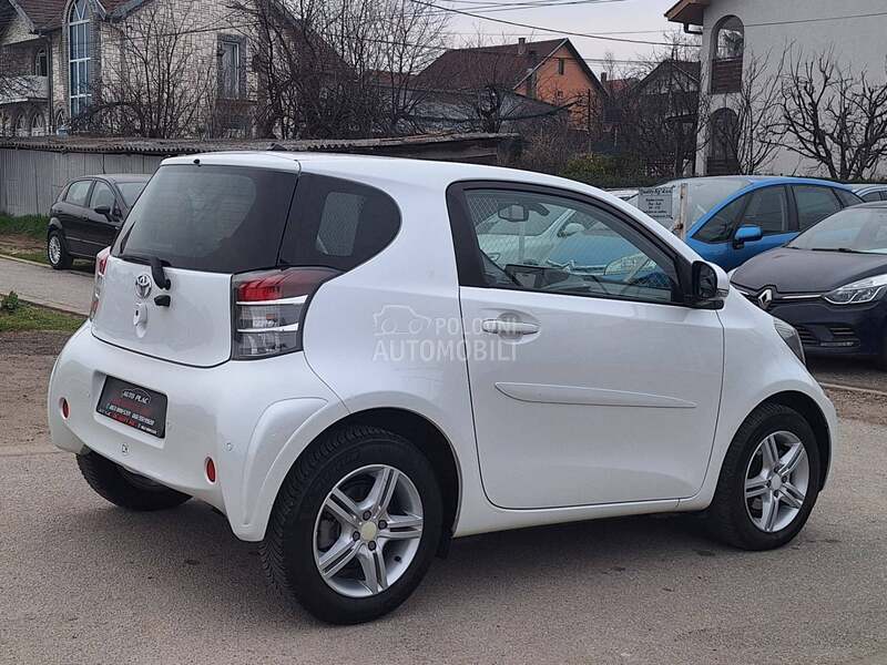 Toyota iQ 