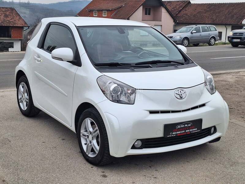 Toyota iQ 