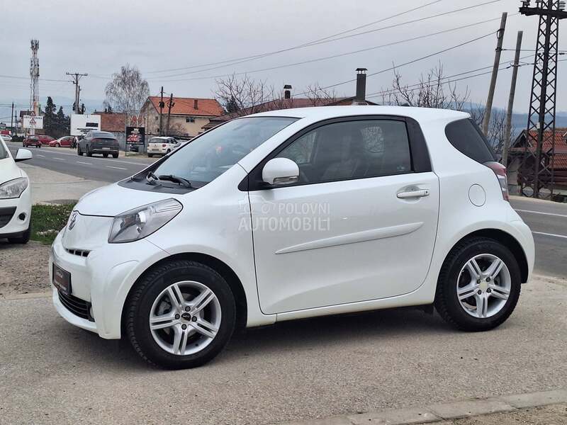 Toyota iQ 