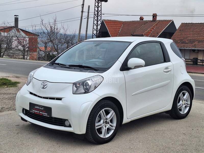 Toyota iQ 