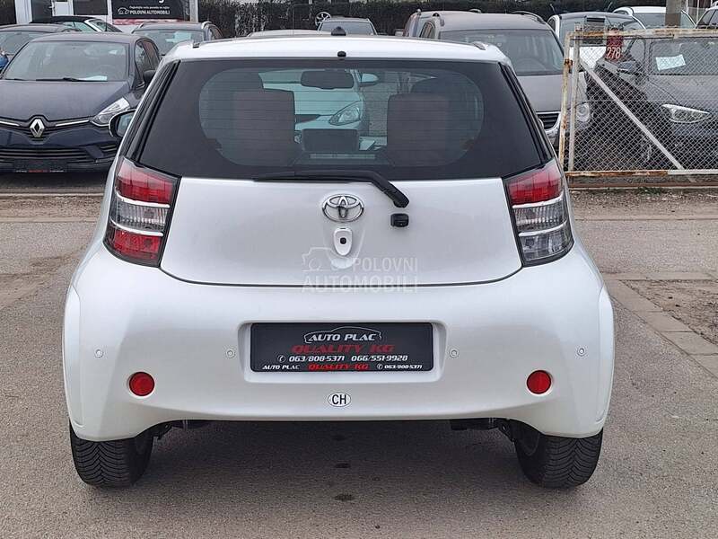 Toyota iQ 