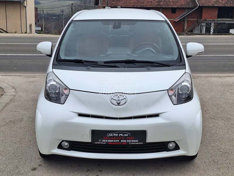 Toyota iQ 