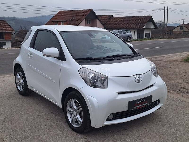 Toyota iQ 