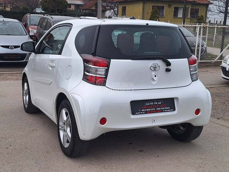 Toyota iQ 