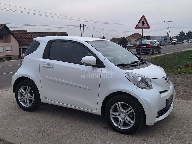 Toyota iQ 