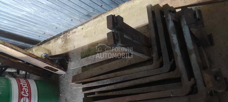 Bobcat still 2m   2t.