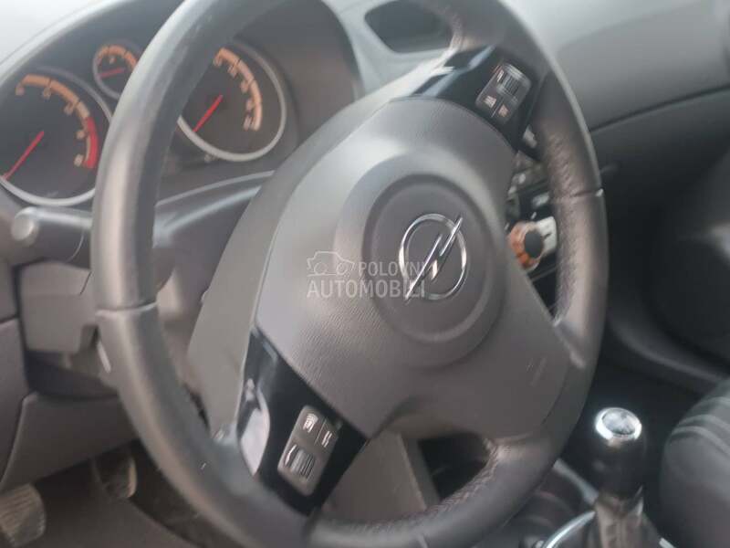 Opel Corsa D 1.2ben
