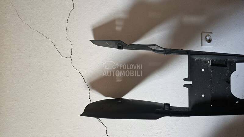 Donja centralna konzola