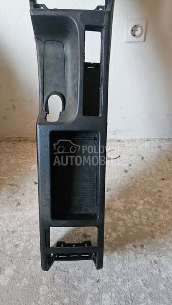 Donja centralna konzola