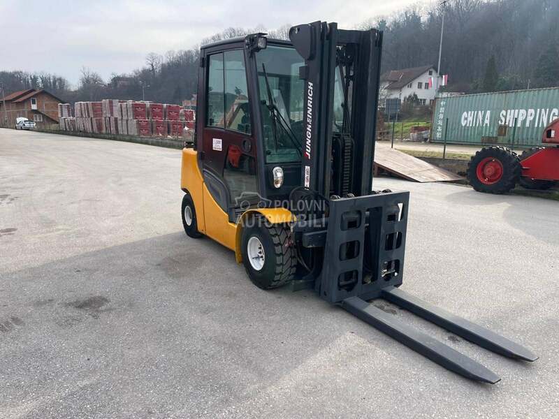 Jungheinrich 3.5 tona Triplex