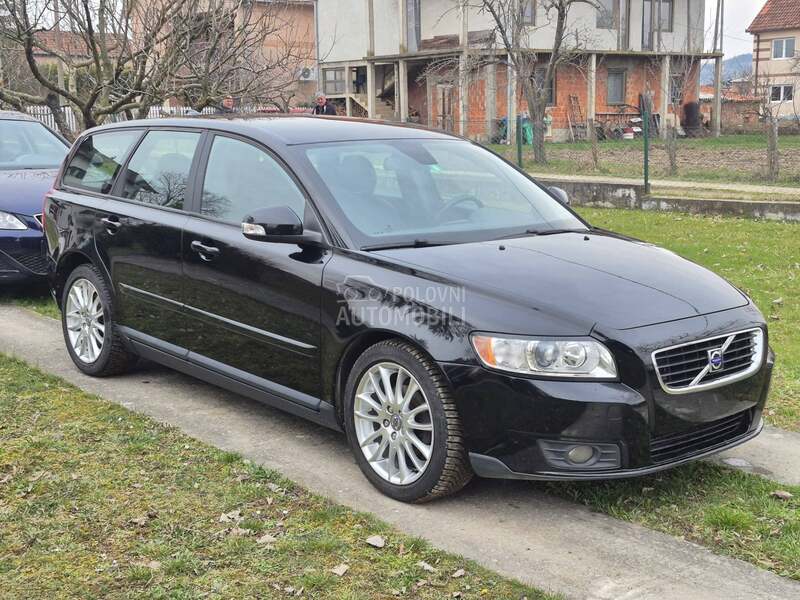 Volvo V50 
