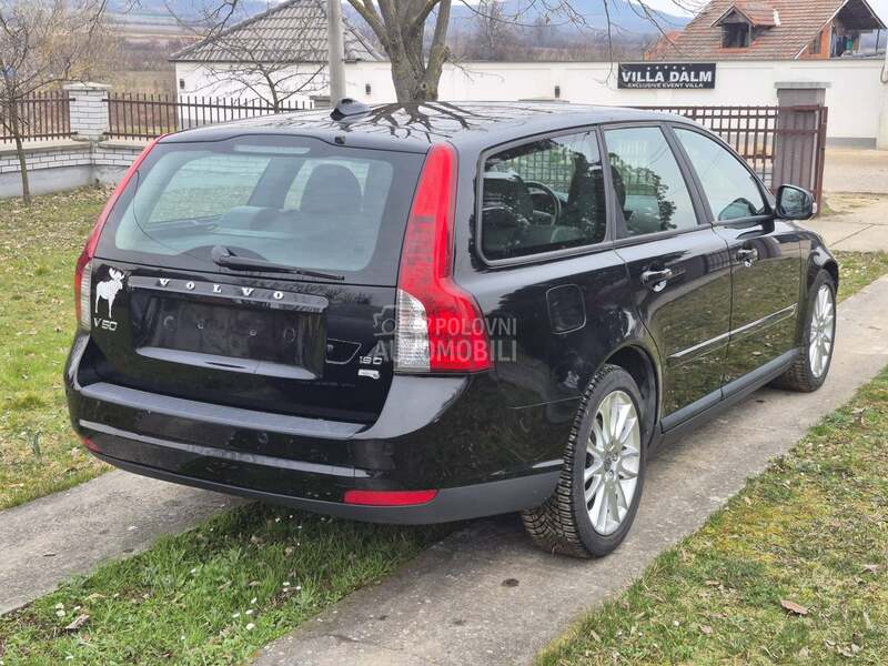 Volvo V50 