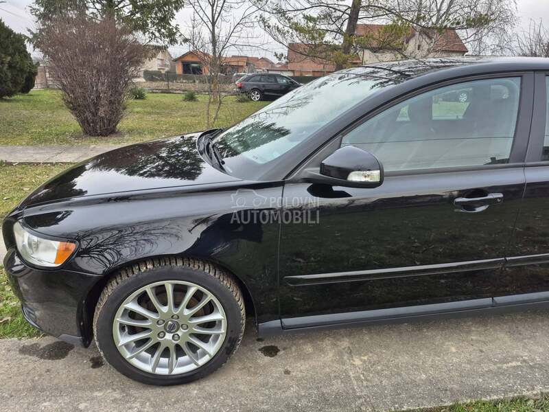 Volvo V50 
