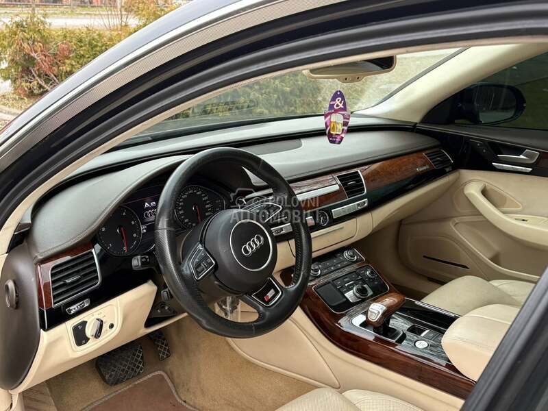 Audi A8 3.0 S line