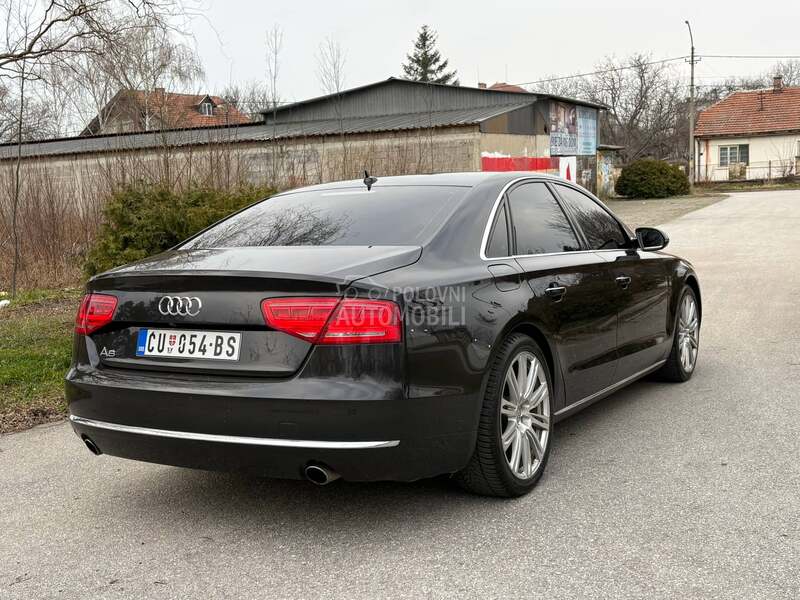 Audi A8 3.0 S line
