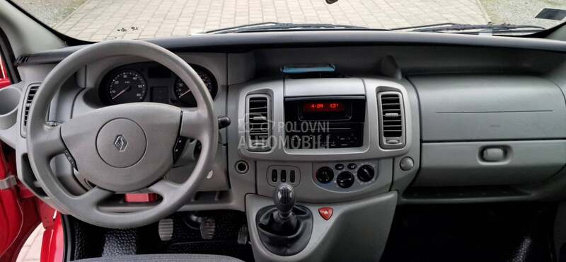 Renault Trafic 2.5 DCI 150