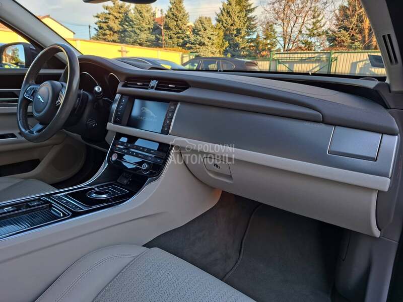 Jaguar XF PROČITATI TEXT