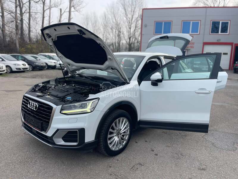 Audi Q2 L E D  N A V I