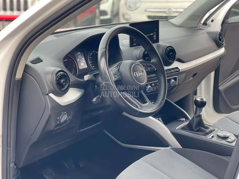 Audi Q2 L E D  N A V I
