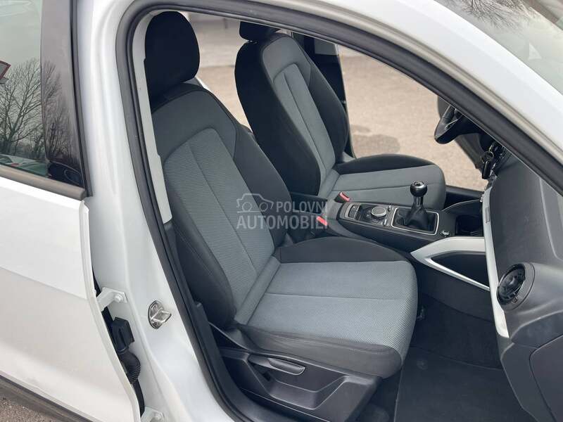 Audi Q2 L E D  N A V I