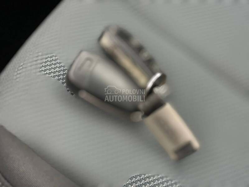 Audi Q2 L E D  N A V I