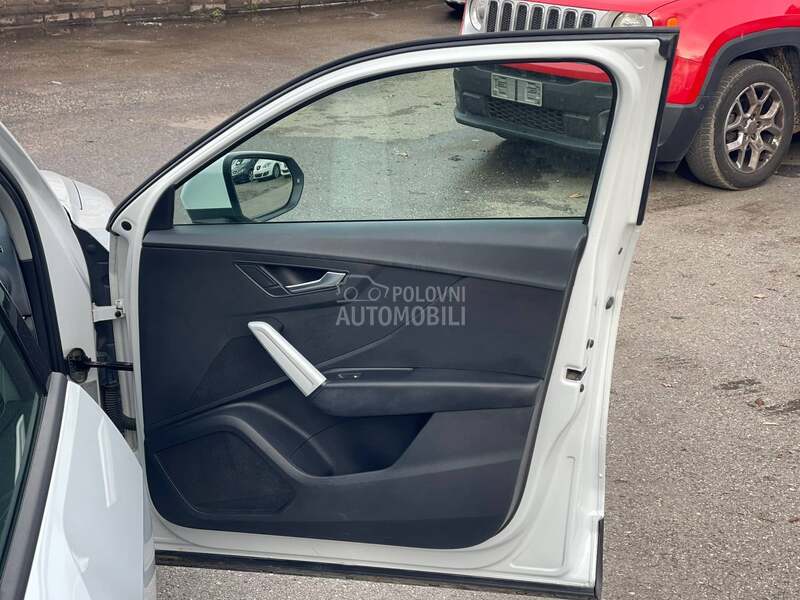 Audi Q2 L E D  N A V I