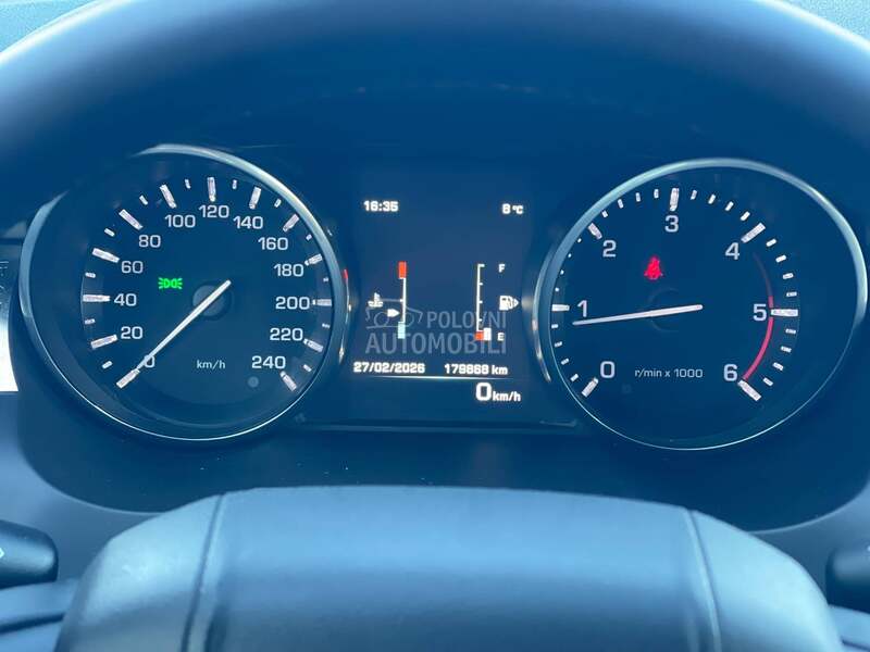 Land Rover Range Rover Evoque R E D