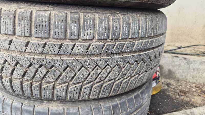 Continental 215/45 R18 Zimska