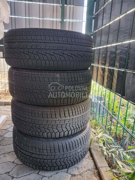 Hankook 225/45 R18 Zimska