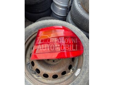 desno stop svetlo za Mercedes Benz E 320