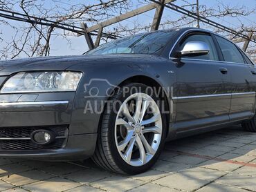 Audi S8 