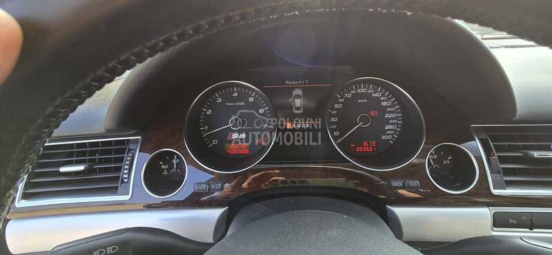 Audi S8 