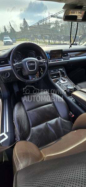 Audi S8 
