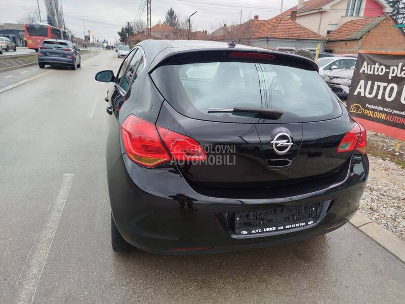 Opel Astra J 1.7cdti COSMO