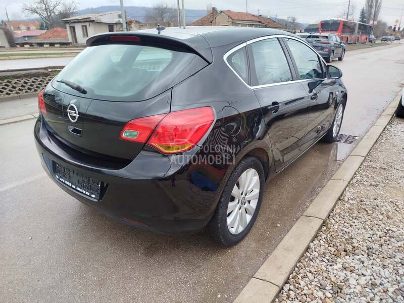 Opel Astra J 1.7cdti COSMO