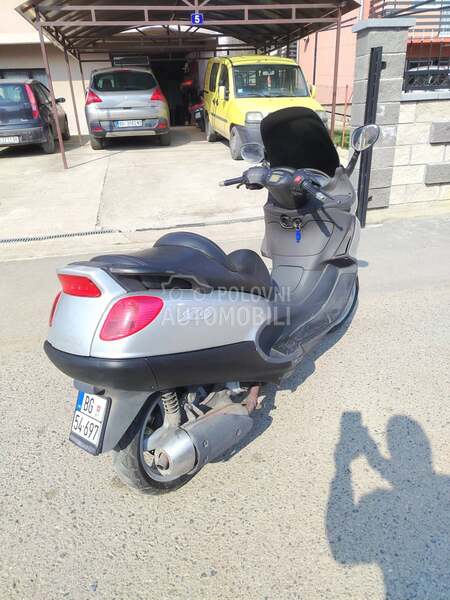 Piaggio x9