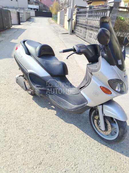 Piaggio x9