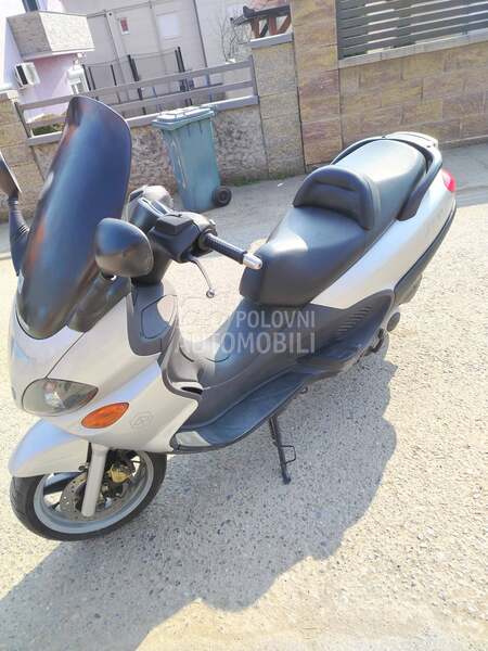 Piaggio x9