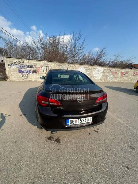 Opel Astra J 