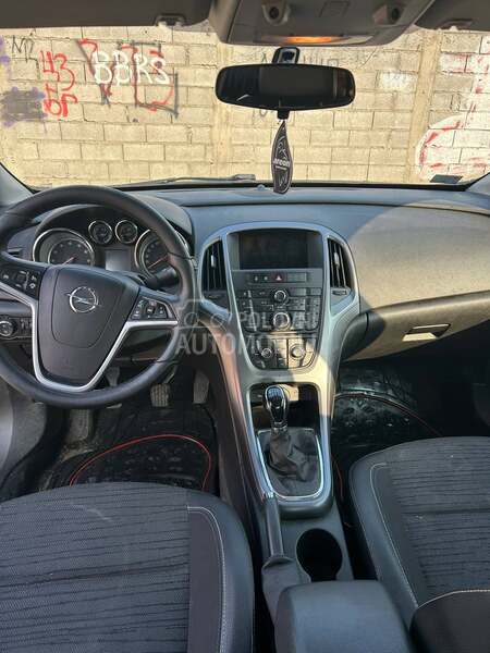 Opel Astra J 