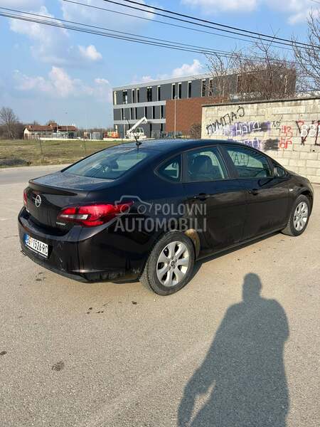 Opel Astra J 