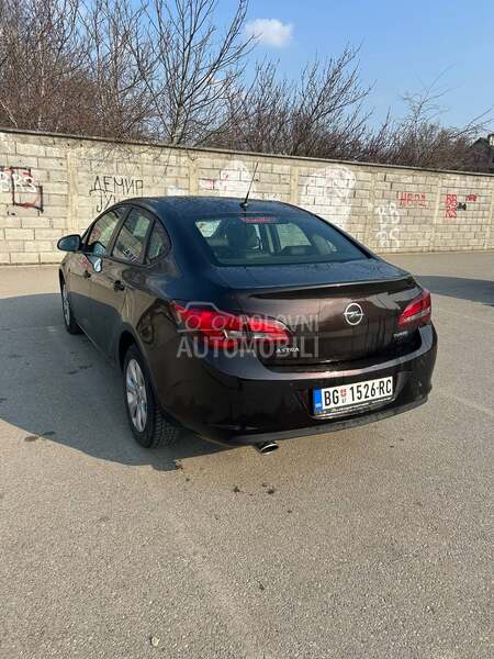Opel Astra J 