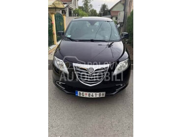 Lancia Ypsilon 1.2i AUT0MATIK