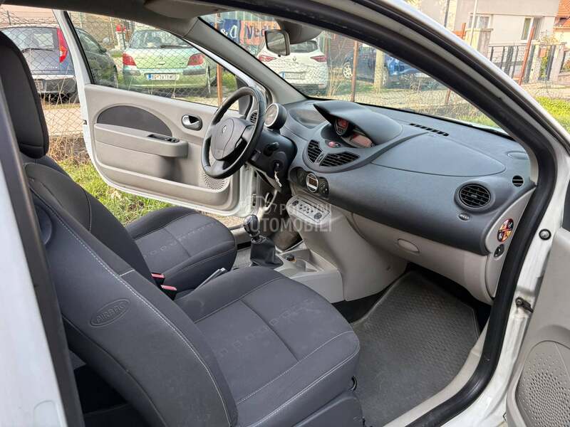 Renault Twingo NIGHT DAY