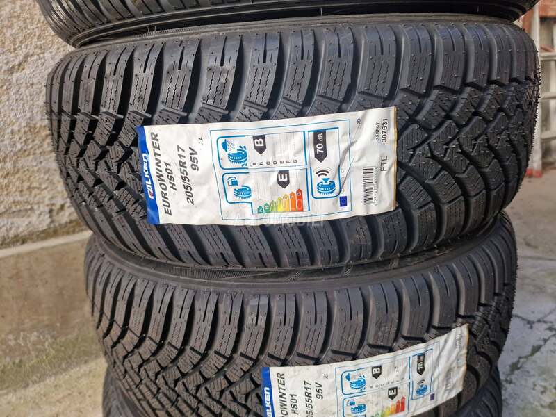 Falken 205/55 R17 Zimska