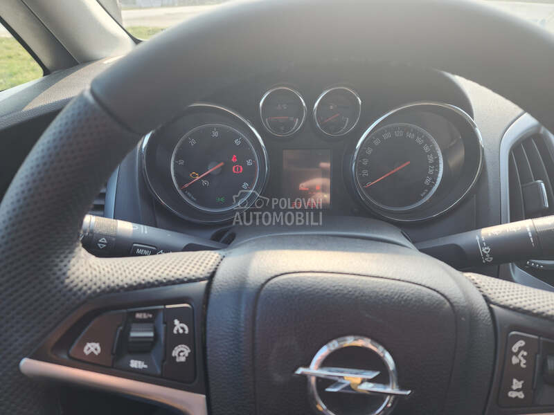 Opel Astra J 